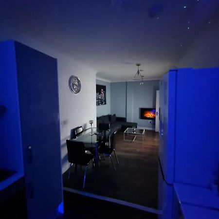 לונדון Beautiful Modern Apartment On Wick Lane מראה חיצוני תמונה