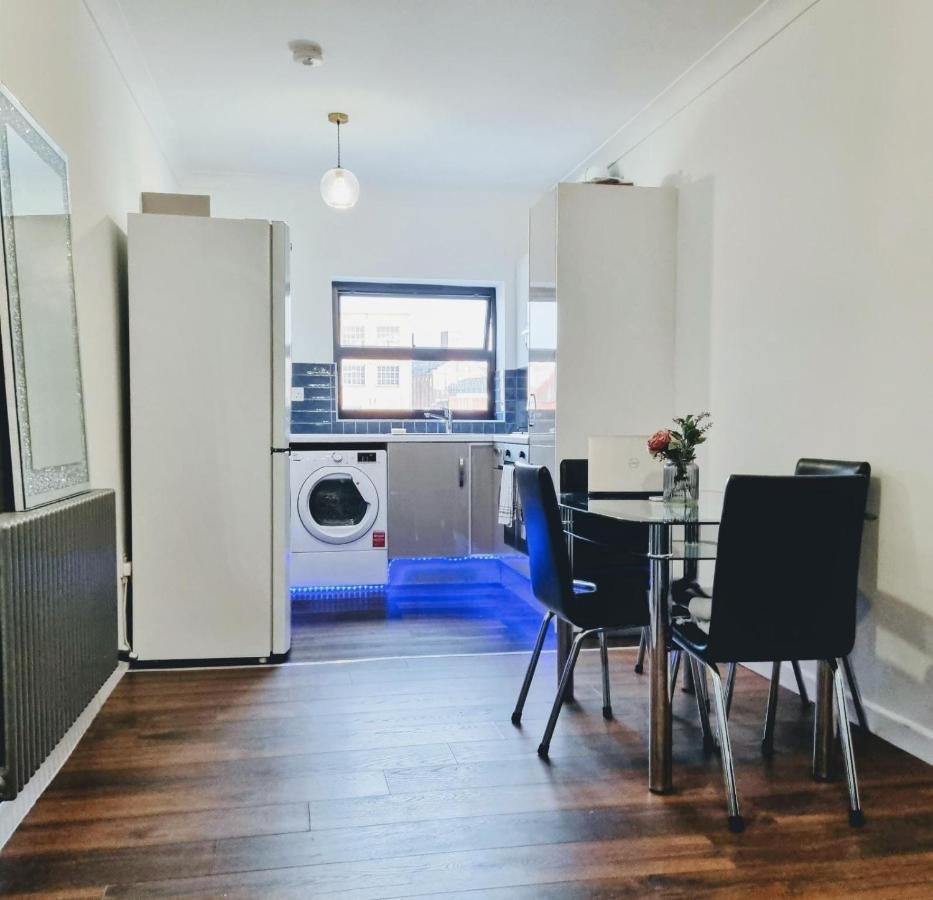 לונדון Beautiful Modern Apartment On Wick Lane מראה חיצוני תמונה