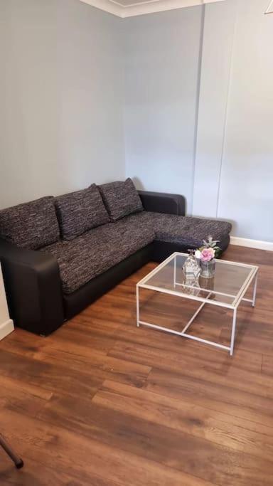 לונדון Beautiful Modern Apartment On Wick Lane מראה חיצוני תמונה