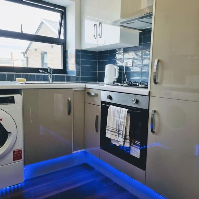 לונדון Beautiful Modern Apartment On Wick Lane מראה חיצוני תמונה