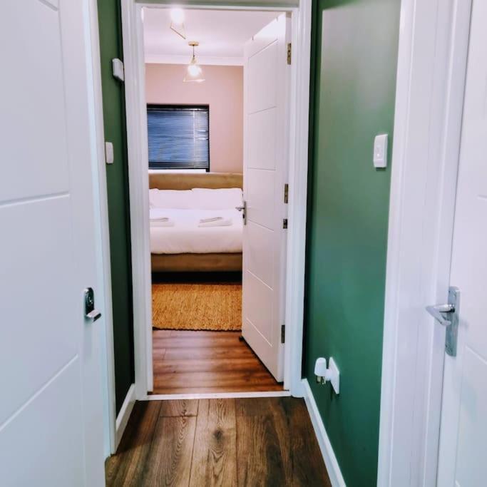 לונדון Beautiful Modern Apartment On Wick Lane מראה חיצוני תמונה